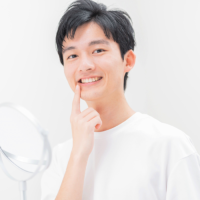 健康な歯の男性