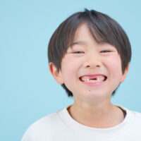 乳歯が抜けた男の子