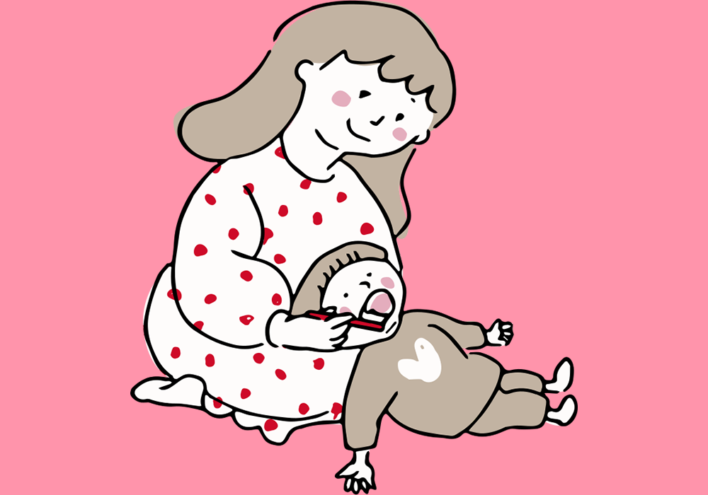 お母さんに仕上げ磨きをしてもらう子供